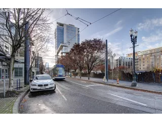 Photo #4: 24667298 Listing