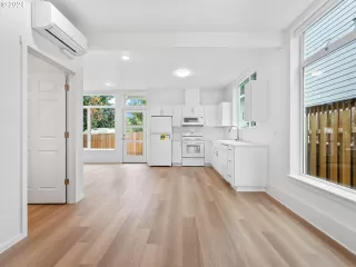 Photo #3: 24667570 Listing