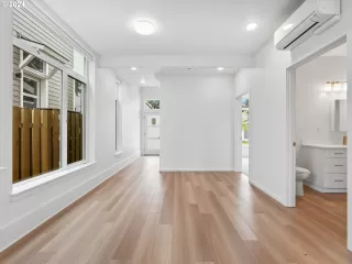 Photo #5: 24667570 Listing