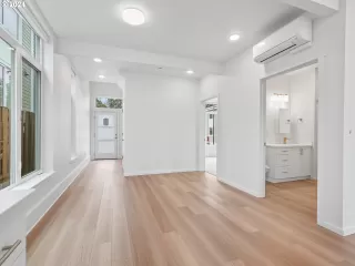 Photo #6: 24667570 Listing