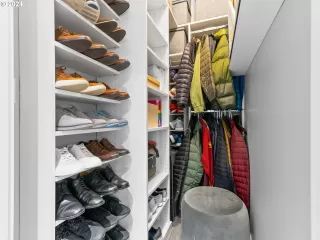 Photo #6: 24668249 Listing