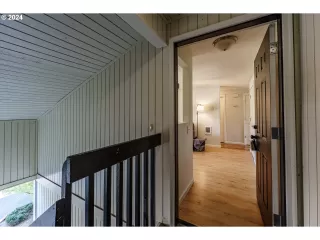 Photo #3: 24668510 Listing