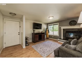 Photo #4: 24668510 Listing