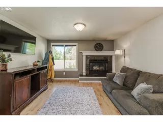 Photo #5: 24668510 Listing