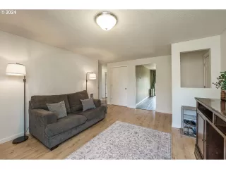 Photo #6: 24668510 Listing