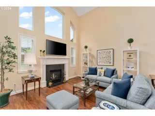 Photo #5: 24668582 Listing