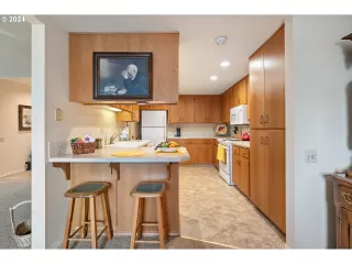 Photo #5: 24668960 Listing 