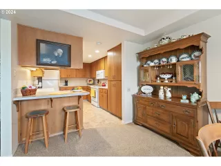 Photo #6: 24668960 Listing 