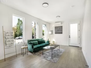 Photo #2: 24669367 Listing