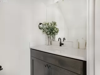 Photo #6: 24669367 Listing