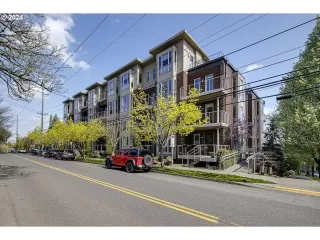 Photo #1: 24670145 Listing