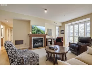 Photo #6: 24670145 Listing