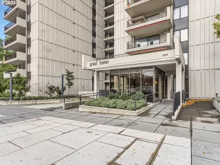 Photo #1: 24670575 Listing