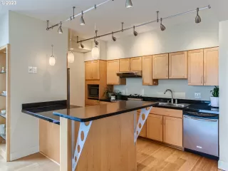 Photo #3: 24670575 Listing