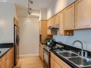 Photo #4: 24670575 Listing