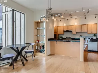 Photo #6: 24670575 Listing