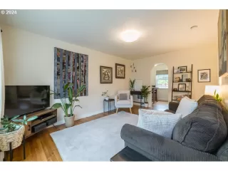 Photo #3: 24671190 Listing