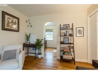 Photo #4: 24671190 Listing