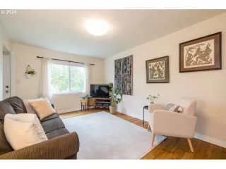 Photo #5: 24671190 Listing