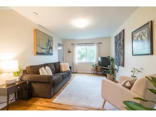 Photo #6: 24671190 Listing