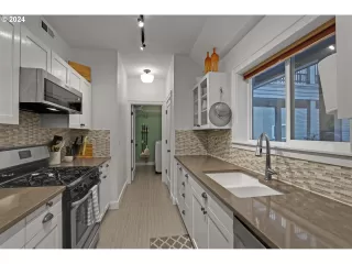 Photo #6: 24671300 Listing 