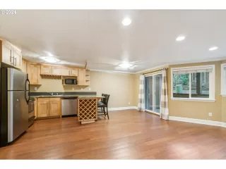 Photo #4: 24672015 Listing