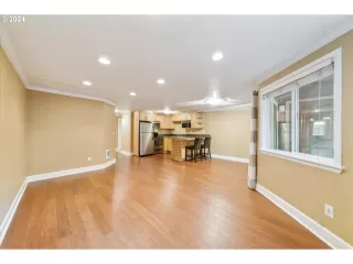 Photo #5: 24672015 Listing