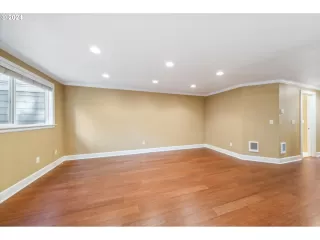 Photo #6: 24672015 Listing