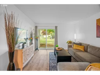 Photo #2: 24672188 Listing 