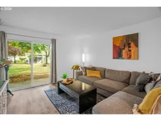 Photo #3: 24672188 Listing 