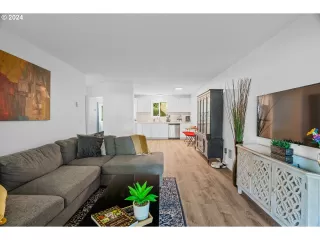 Photo #5: 24672188 Listing 