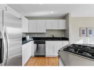 Photo #1: 24672929 Listing 