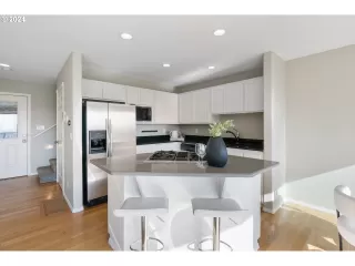 Photo #2: 24672929 Listing 