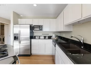 Photo #3: 24672929 Listing 