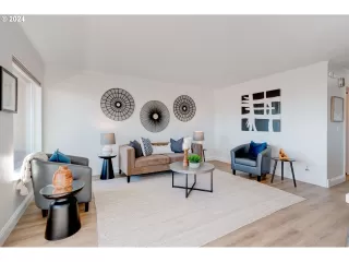 Photo #5: 24674595 Listing