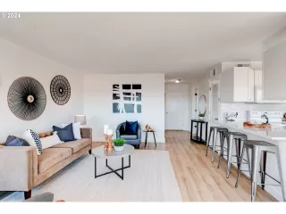 Photo #6: 24674595 Listing