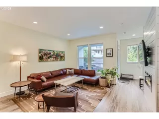 Photo #3: 24674613 Listing