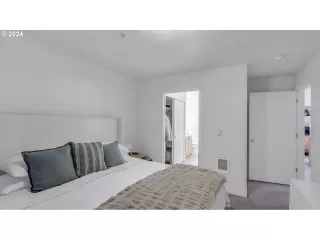 Photo #2: 24675229 Listing