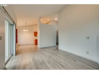 Photo #6: 24675288 Listing 