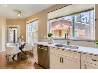 Photo #2: 24675324 Listing 