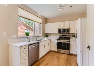 Photo #6: 24675324 Listing 