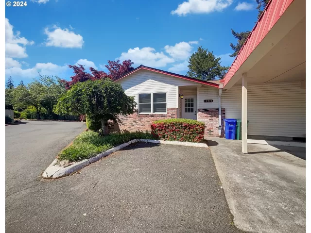 MLS: 24675334 Condo For Sale