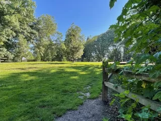 Photo #2: 24675510 Listing