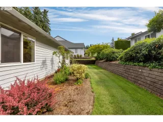 Photo #4: 24675575 Listing