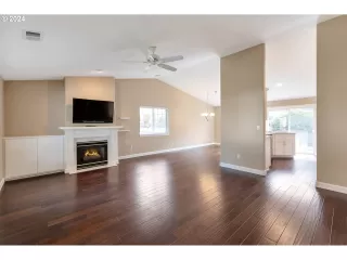 Photo #6: 24675575 Listing