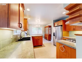 Photo #3: 24675839 Listing