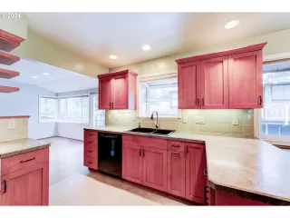 Photo #4: 24675839 Listing