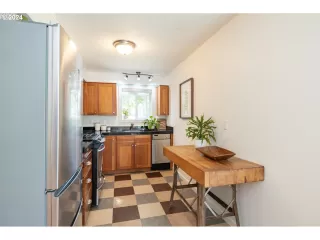 Photo #2: 24675852 Listing