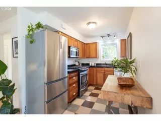 Photo #3: 24675852 Listing