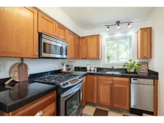 Photo #4: 24675852 Listing